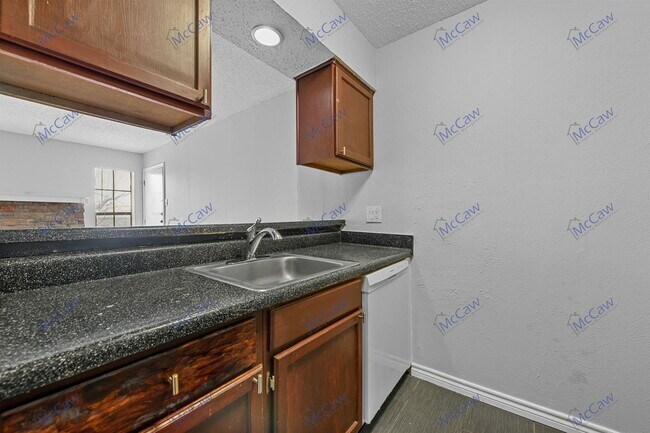 Building Photo - 9520 Royal Ln