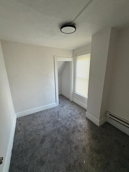 Building Photo - 1566 Western Ave