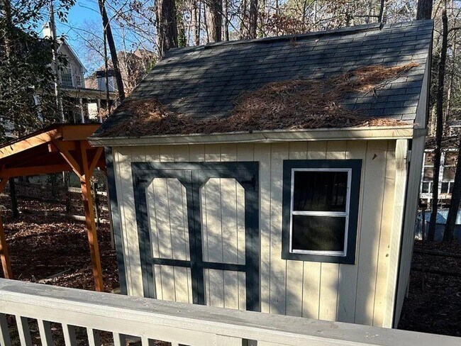 Building Photo - 1733 Ellenwood Dr NE