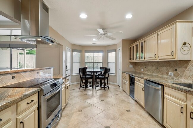 Building Photo - 9631 Bavaria Dr