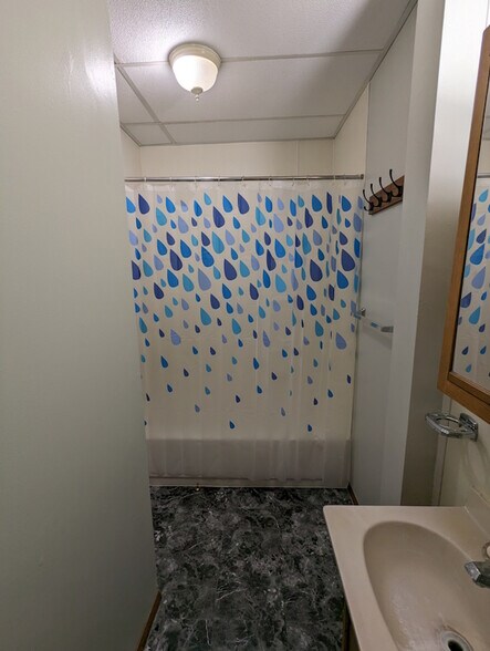 Building Photo - 24 Main St S