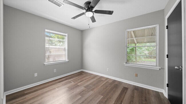 Building Photo - 5242 Greylog Dr