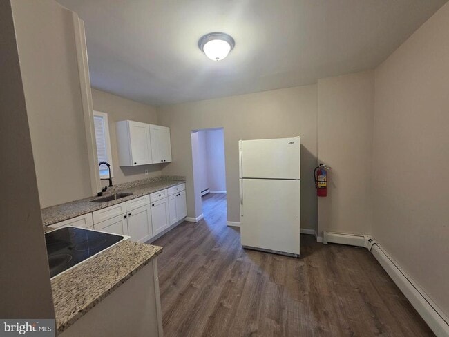 Building Photo - 331 Ellis Ave