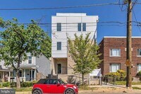 Building Photo - 1416 22nd St SE