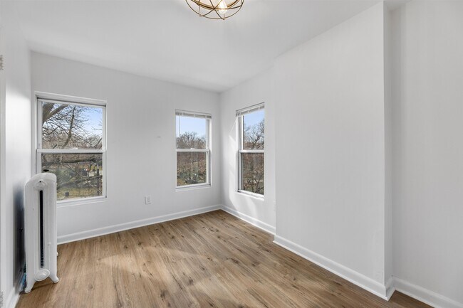 Building Photo - 258 9th St