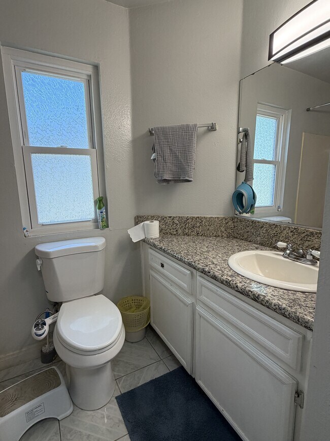 Building Photo - 321 Red Cedar Pl