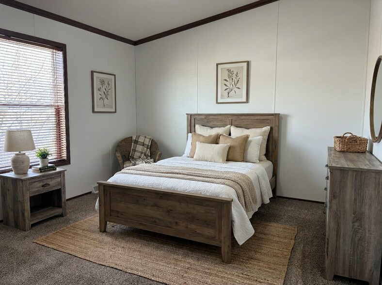 Building Photo - 2461 Sunset Dr