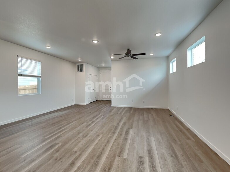 Building Photo - 23642 E 3rd Pl