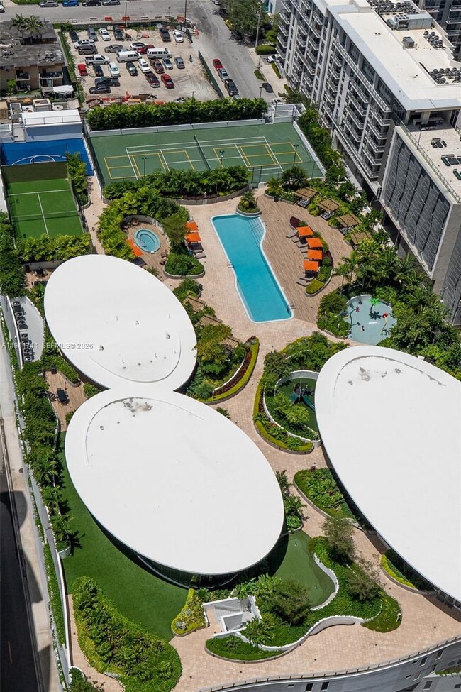 Building Photo - 700 NE 24th St