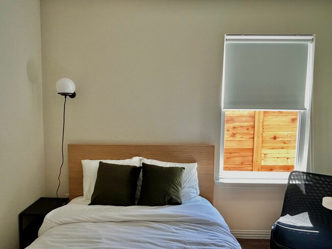 Building Photo - Sunny Side Up