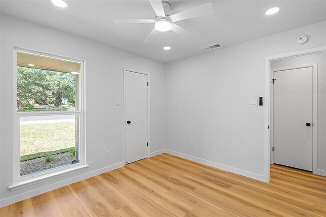 Building Photo - 4605 Beaver Creek Dr