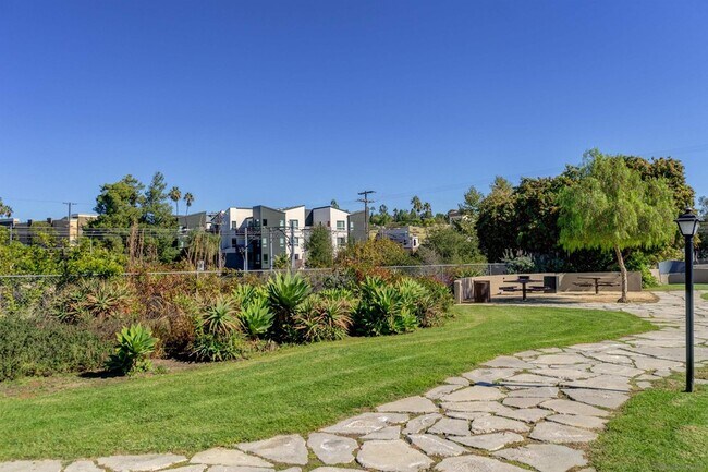 Building Photo - 9175 Campina Dr