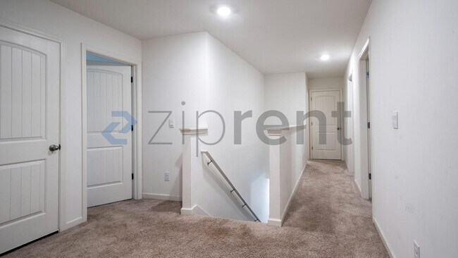 Building Photo - Unit
