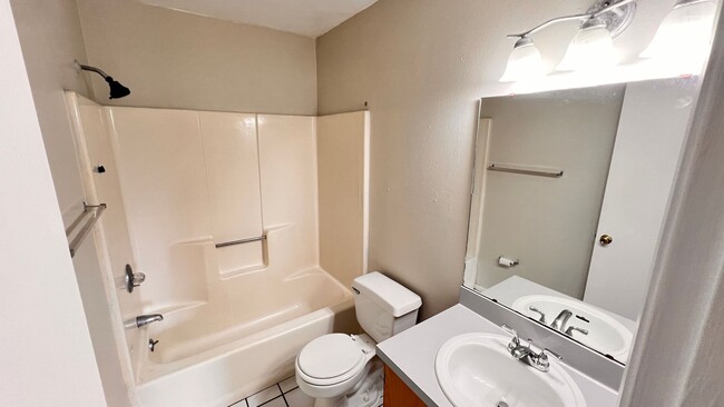 Building Photo - Lovely 3 bedroom, 2 bath in Deltona