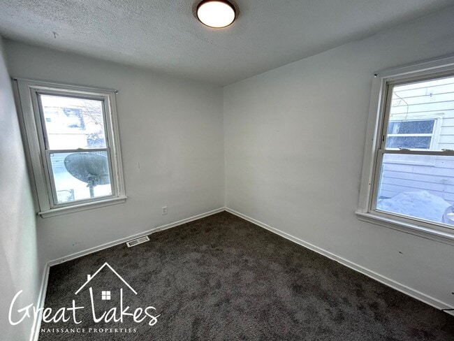 Building Photo - Lovely 3 Bedroom 1 Bathroom now available for rent