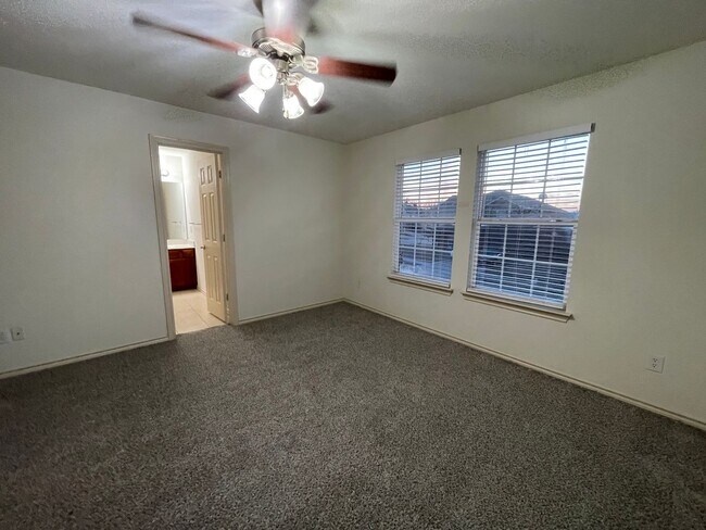 Building Photo - 1109-1111 Parkway Trail