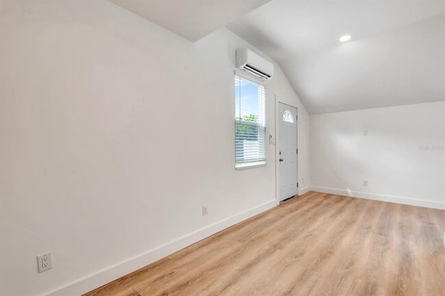 Building Photo - 1508-1527 27th Ave N