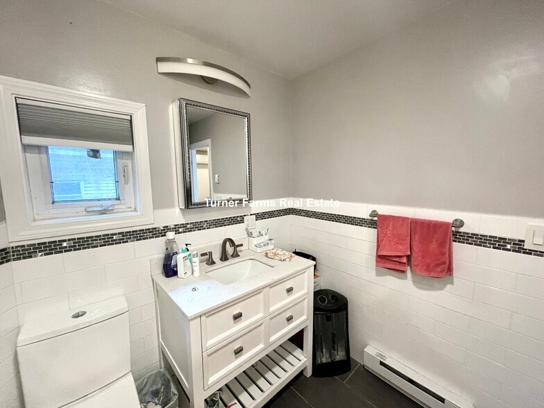 Building Photo - 91 Hudson St