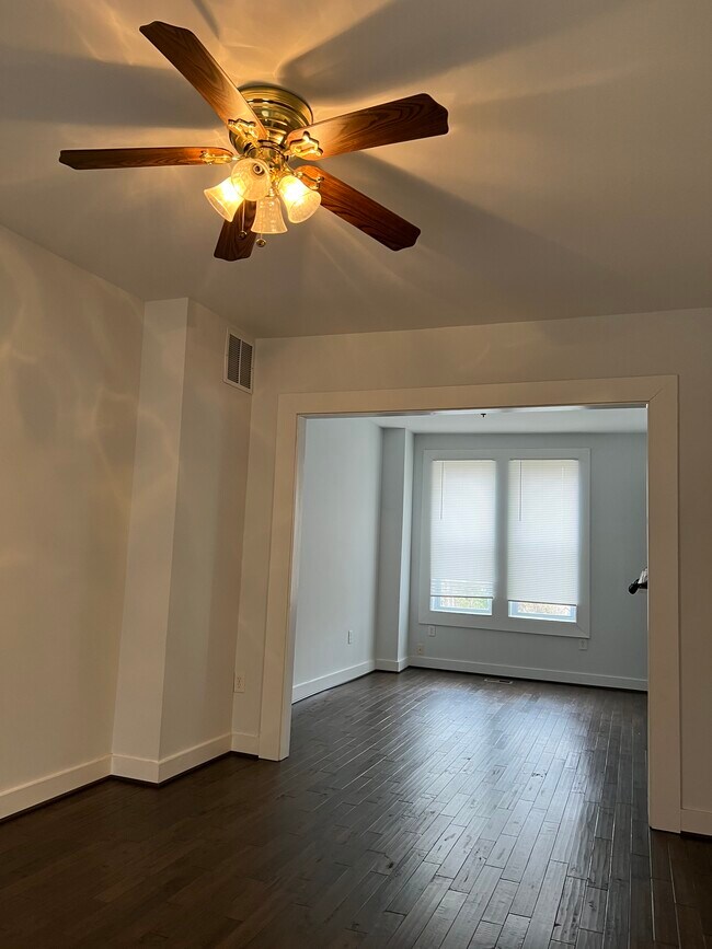 Building Photo - 4225 Ivanhoe Ave