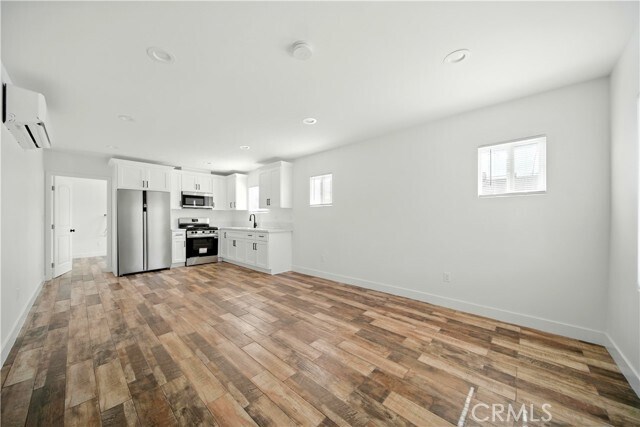 Building Photo - 523 W 78th St
