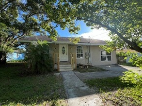 Building Photo - Spacious 3BR/1BA with Huge Yard & Charming...