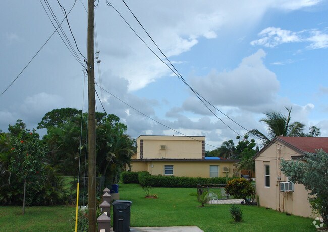 Primary Photo - 5701 Mckinley St