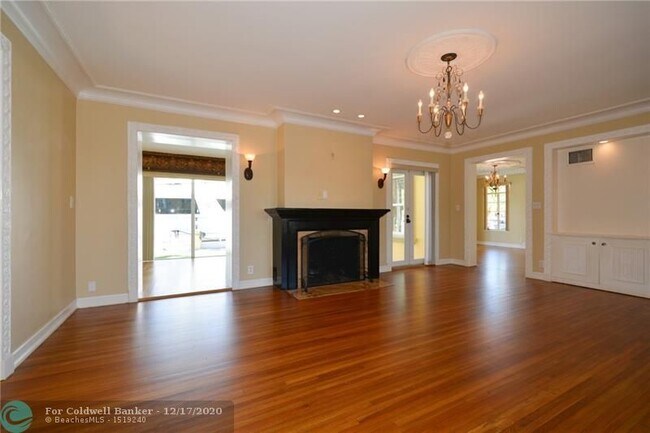 Building Photo - 447 Coral Way