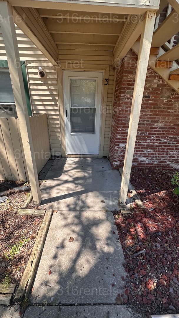 Building Photo - $925 - 2 bedroom 1 bath - Beautiful apartm...