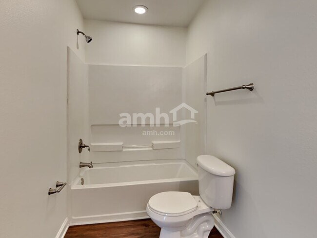 Building Photo - 308 Ranlo Ave