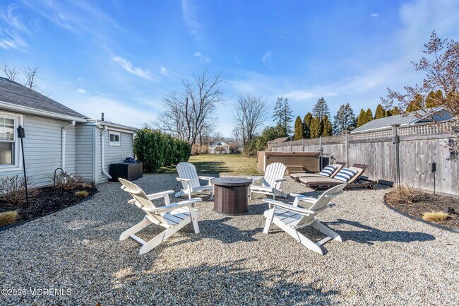 Building Photo - 115 10th Ave