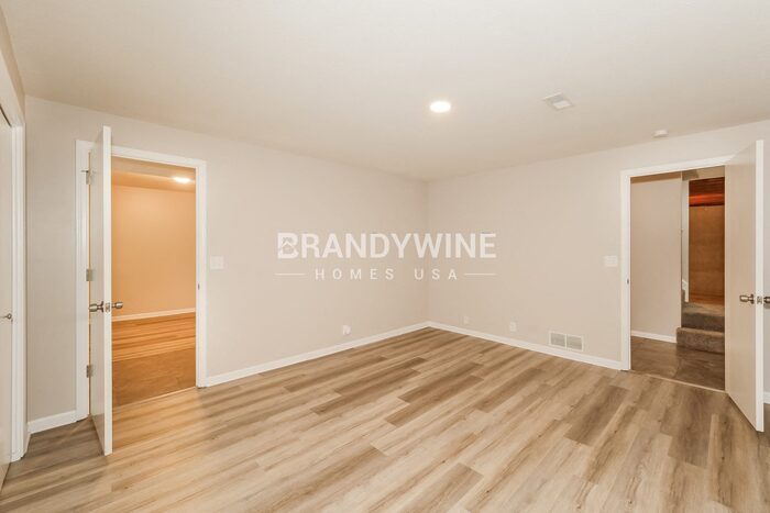 Building Photo - 402 Maple Ave