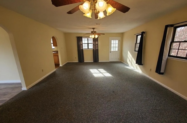 Building Photo - 6414 Tradewinds Dr