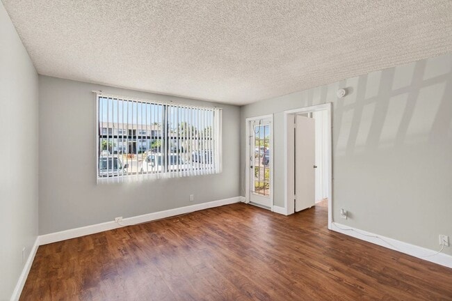 Building Photo - ONE BEDROOM ONE BATHROOM!! WATERFRONT COMMUNITY!