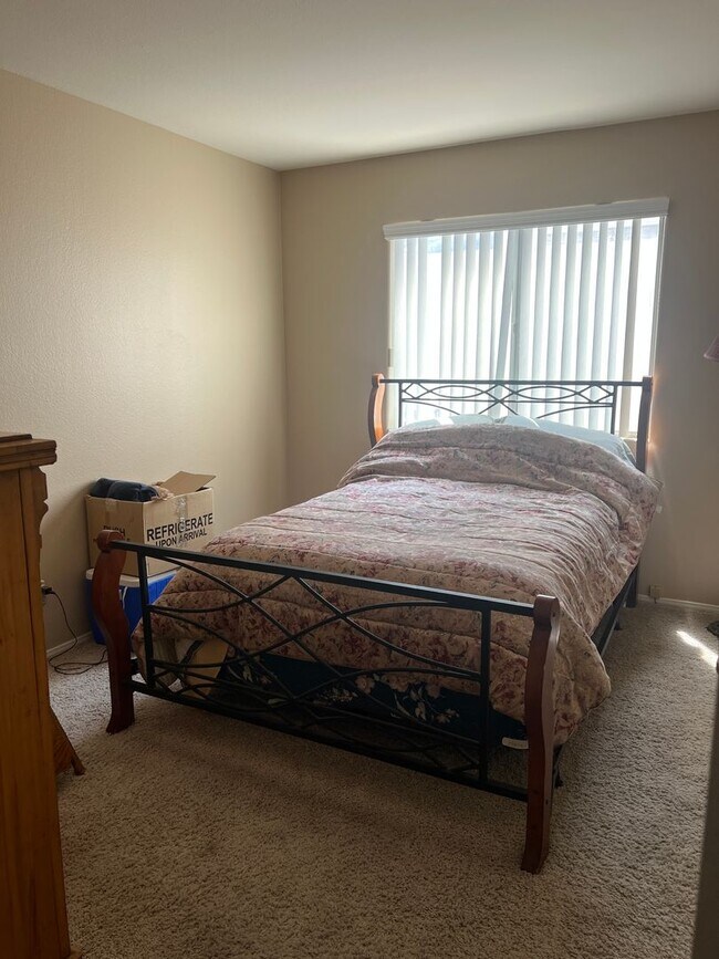 Building Photo - Single Story Home With 3 Spacious Bedrooms