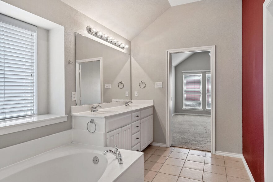 Building Photo - 3521 Amador Dr