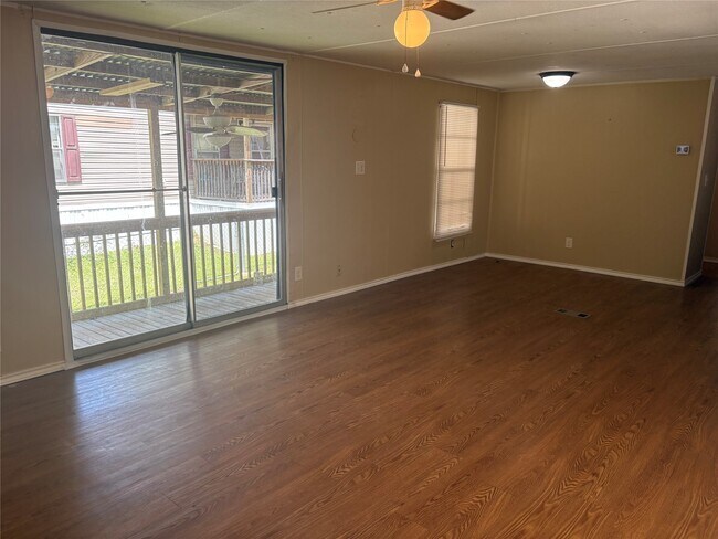 Building Photo - 14427 W Lee Shore Dr