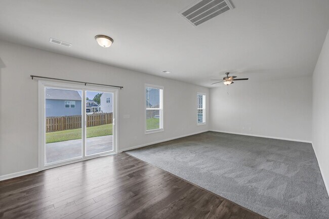 Building Photo - Sophisticated Like-New 4-Bedroom Home with Designer Finishes & Fenced Backyard!
