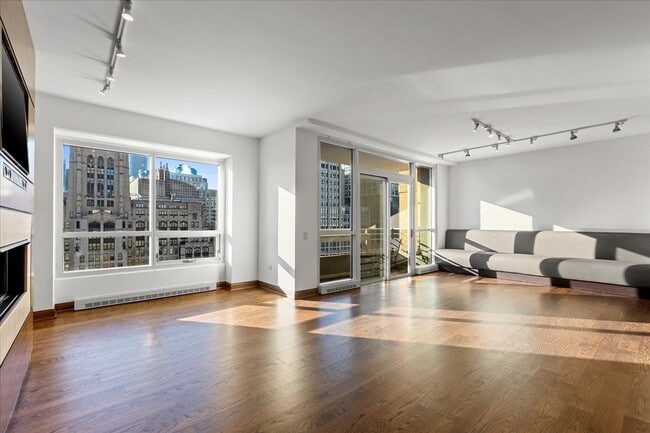 Building Photo - 250 E Pearson St