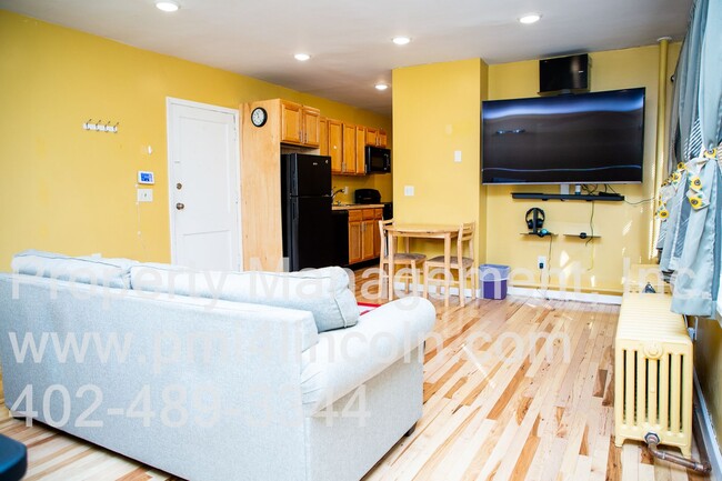 Building Photo - Remodeled, Furnished 1 Bedroom Apartment A...