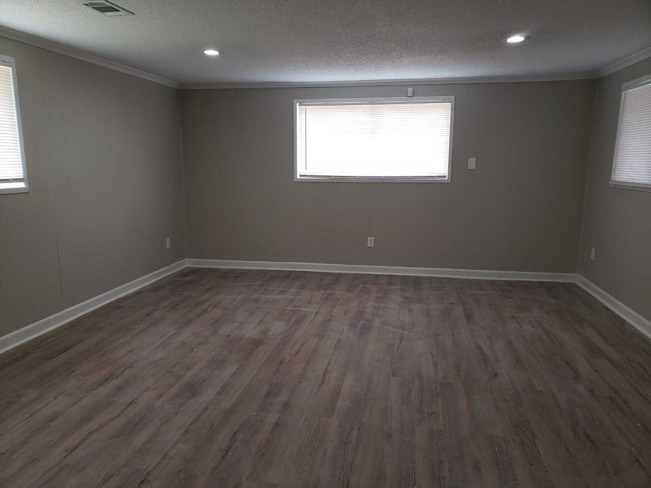 Building Photo - 5028 Acorn Dr