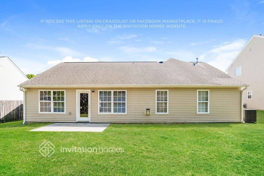 Building Photo - 15232 De Havilland Dr