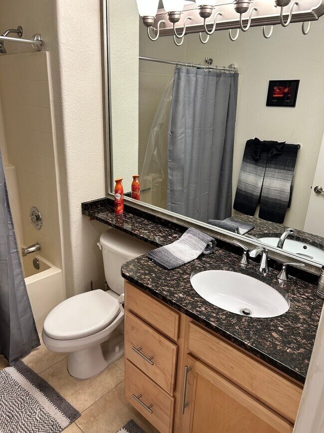 Building Photo - Bright & airy fully furnished condo at the...