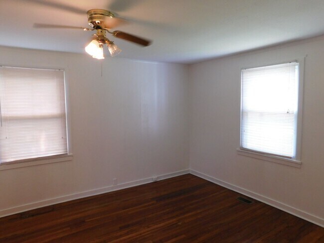 Building Photo - Single Family Home Just Minutes From MCAS Cherry Point!