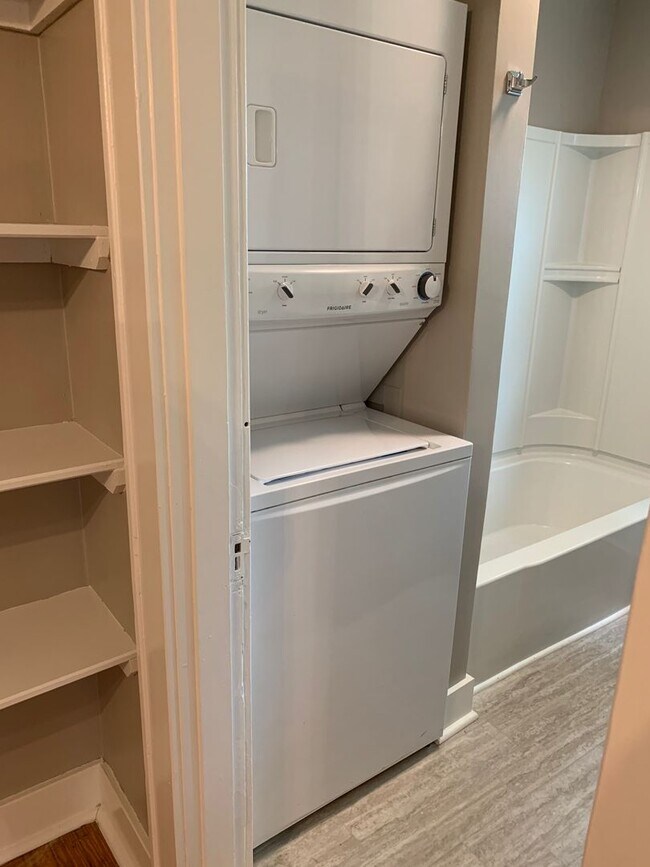 Building Photo - 1410 Calvin Ave