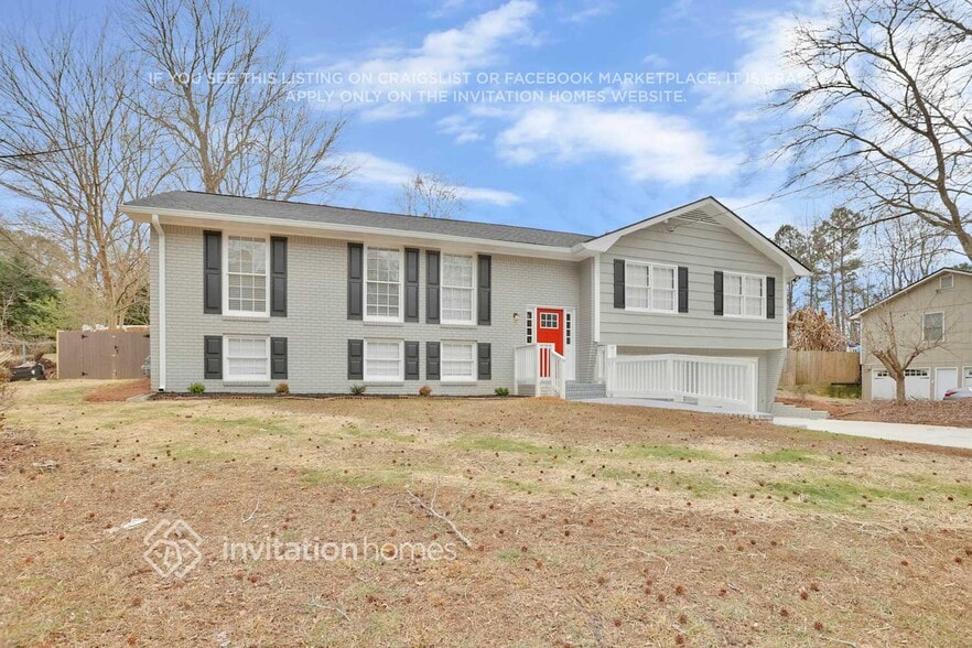 Building Photo - 2082 Cezar Dr