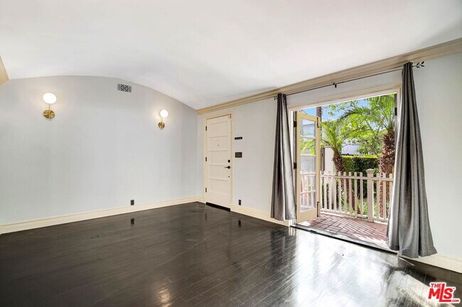 Building Photo - 744 N Sierra Bonita Ave