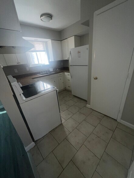 Building Photo - 536 W Loch Lomond Dr