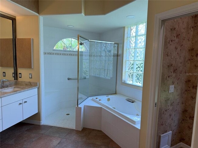 Building Photo - 8544 Park Shore Ln