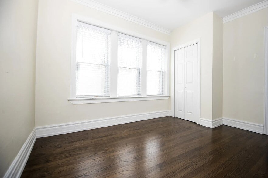 Building Photo - 3703 N Hoyne Ave