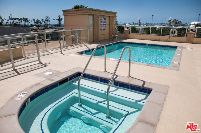 Building Photo - 488 E Ocean Blvd